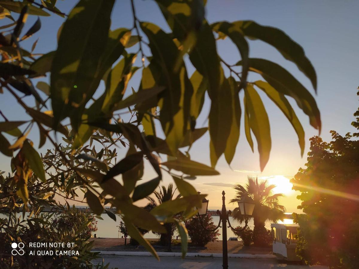 Seaside Deluxe Apartment สกาลา กัลลีราคิส ภายนอก รูปภาพ